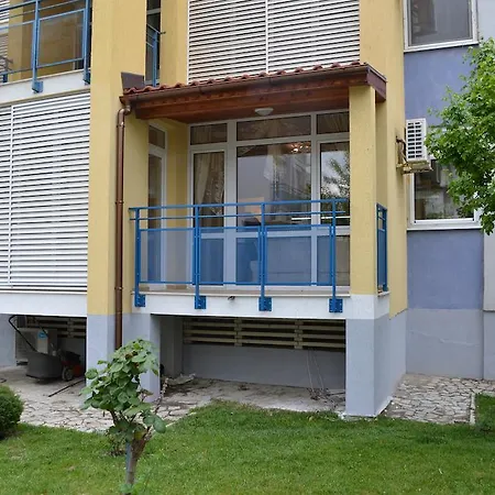 Apartament Peevi Elit 1 *