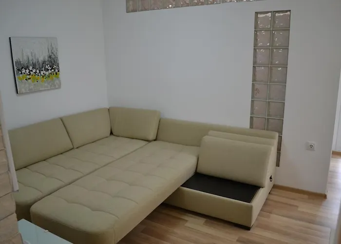 Apartament Peevi Elit 1 *